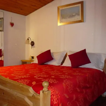 Campiglio; Dedica A Te La Calda Mansarda Di Pia * Madonna di Campiglio