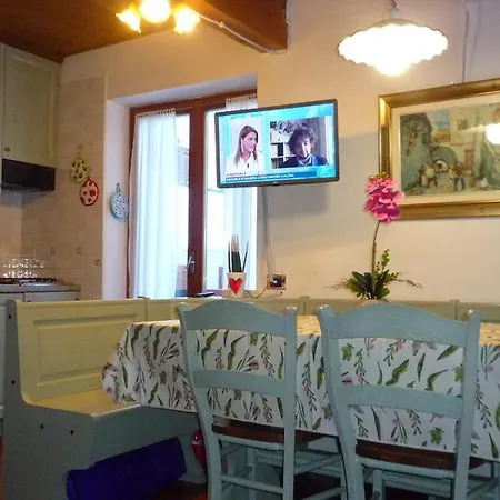 Campiglio; Dedica A Te La Calda Mansarda Di Pia * Madonna di Campiglio